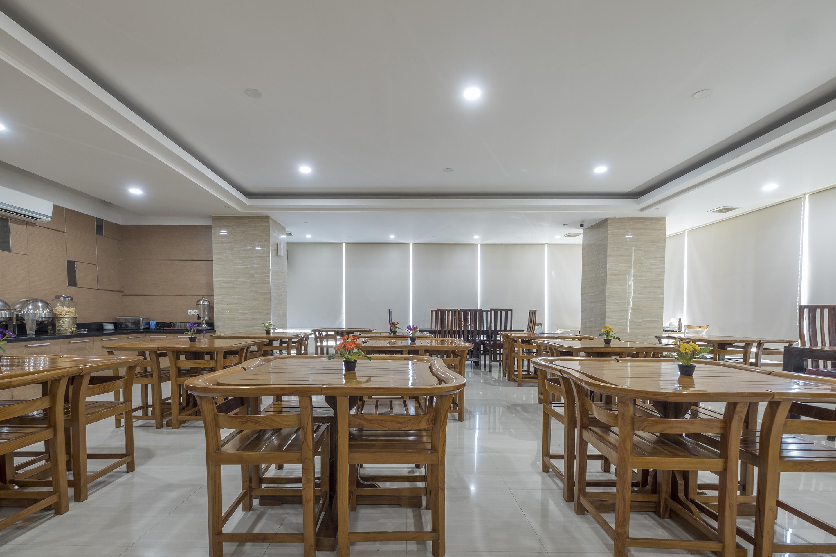 Oyo 1114 Denpasar Hotel Makassar